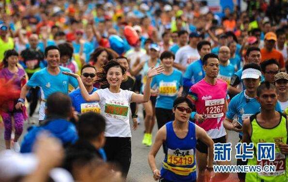 马拉松跑步训练_怎么训练跑马拉松_马拉松跑训练之前补充能量