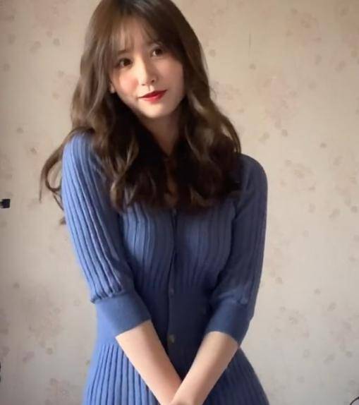 明星穿搭健身房视频_女明星穿健身装_女明星健身房服装
