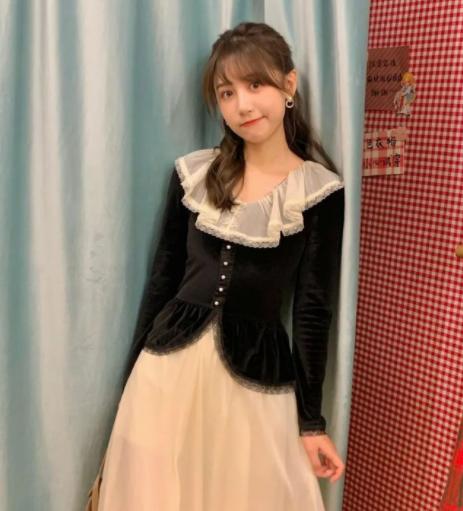 女明星健身房服装_明星穿搭健身房视频_女明星穿健身装